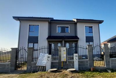 Duplex cu 4 camere în Moșnița Nouă