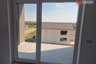 Duplex de vanzare cu 3 camere si teren de 309 mp - Recas - 21