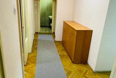 Inchiriez apartament 3 camere, decomandat, ultracentral, etaj 3/10 Bd. Magheru O - 5