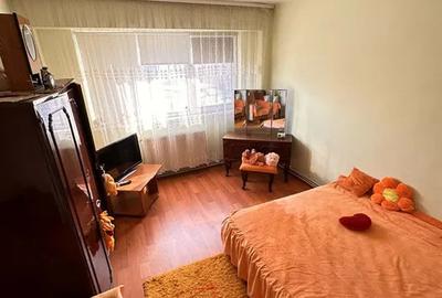 - Calarasilor Viziru - Apartament 2 camere decomandat, suprafata 55mp. - 2