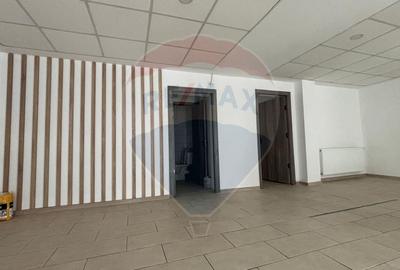 Spațiu comercial de închiriat vis-a-vis de Primaria Mangalia-87mp - 2