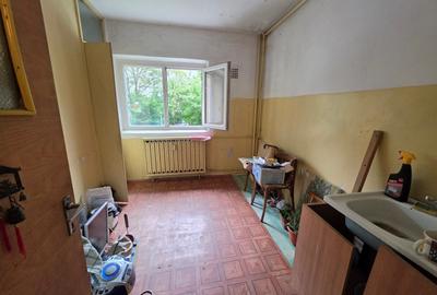 Tei, Str. Maica Domnului, Facultatea de Constructii, chiar pe Al Deleni - 2