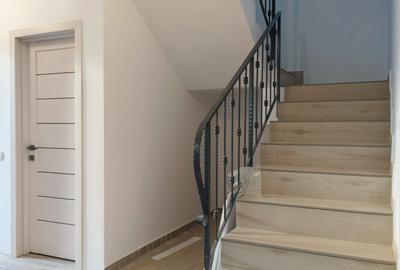 FARA COMISIOANE casa cu 4 - 5 camere P+1+pod 2 placi terasa cam tehnic la cheie - 9