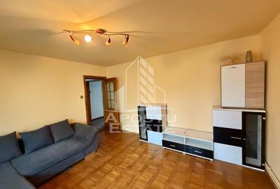 Apartament cu 3 camere decomandat, mobilat în Buziașului