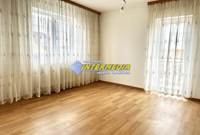 Apartament cu 3 camere decomandat, mobilat în Cetate