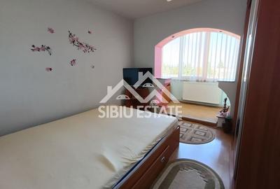 Apartament de vanzare cu 3 camere, decomandat -55 mp. balcon, pivnita - 6