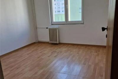 Apartament cu 3 camere decomandat în Dristor