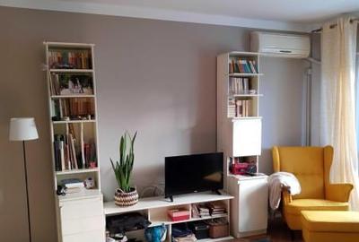 Apartament cu 3 camere semidecomandat, mobilat în Ultracentral
