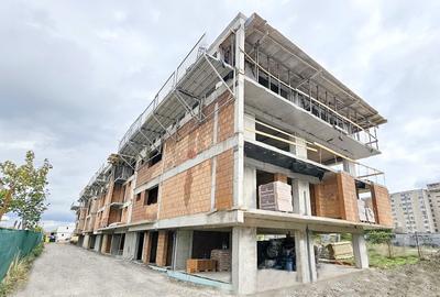 Apartament cu 3 camere decomandat în Noua