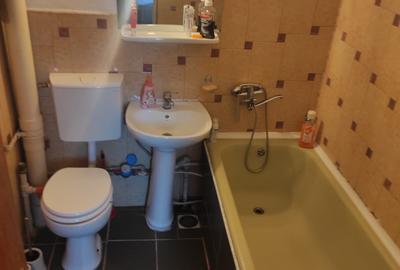 Apartament cu 2 camere decomandat, etajul 3/4, zona Nicolina - 12