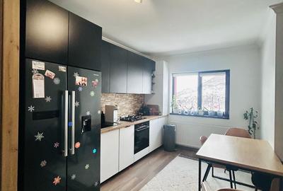 Apartament cu 3 camere semidecomandat, mobilat în Florești