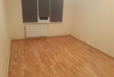 Apartament cu 3 camere decomandat în Dorobanți