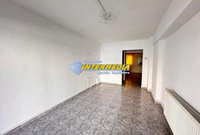 Inchiriere Spatiu Comercial la Bulevard 34 mp. cu centrala, termopane si contoar - 2