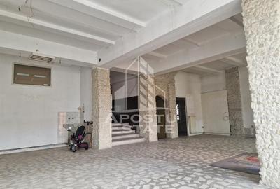 Casa familiala cu spatiu comercial si garaj P+1E+M 720 Mp - 24