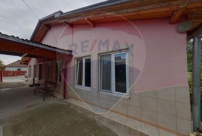 Casă / Vilă cu 16 camere de vânzare în zona Bobâlna - 25