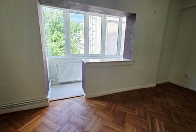 Apartament cu 3 camere semidecomandat, mobilat în Ultracentral