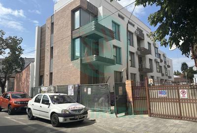 Apartament cu 3 camere semidecomandat în Eminescu