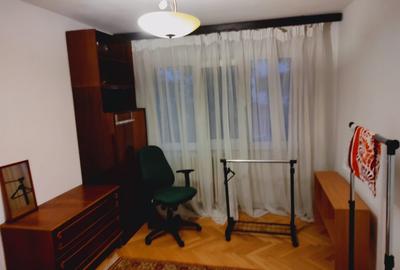 Apartament de inchiriat cu 3 camere Disponibil - 12