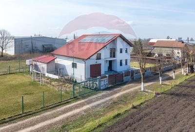 Casă cu 5 camere în Hălchiu