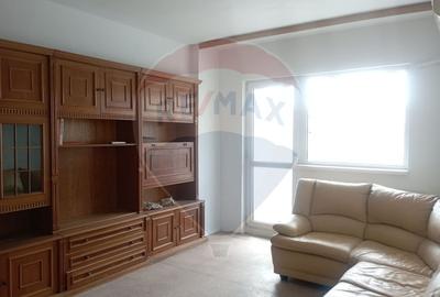 Apartament cu 3 camere semidecomandat, mobilat în Bucur Obor