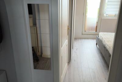 Piata Victoriei, Bd. Iancu de Hunedoara nr 4, langa metrou, parc - 6