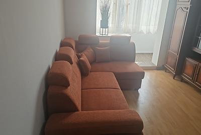Ofer spre inchiriere apartament cu 3 camere , bucatarie inchisa si hol complet m - 6
