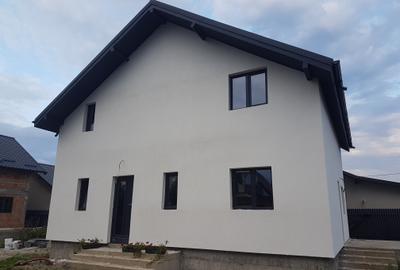 Casa noua, P+E, 5 camere, 2 bai, terasa, teren 400mp, in Lilieci, strada Rozelor - 25