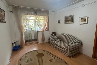 Apartament cu 4 camere semidecomandat în Sud