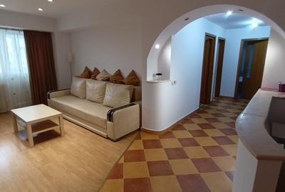 Apartament cu 3 camere decomandat în Drumul Taberei