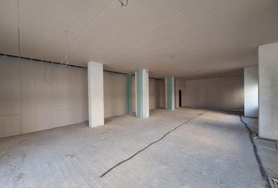 Spatiu Comercial - Bloc Nou - Stradal - 560 mp - 8 parcari - 3