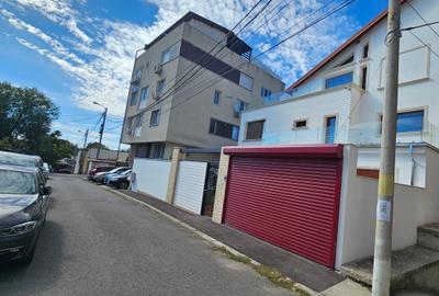 Casă cu 6 camere în Băneasa