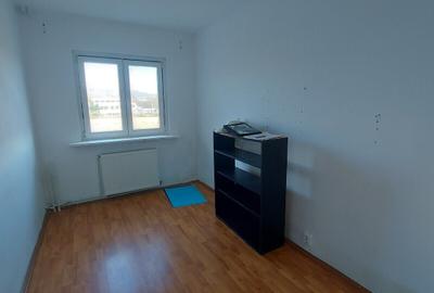 Apartament cu 3 camere decomandat în Popa Șapcă
