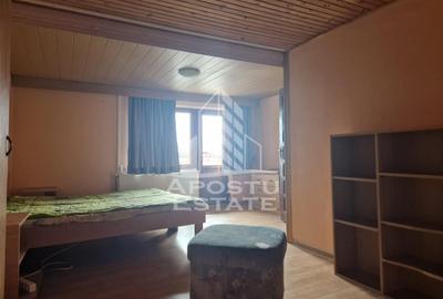 Casa familiala cu spatiu comercial si garaj P+1E+M 720 Mp - 12