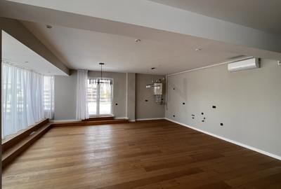 Penthouse cu 3 camere decomandat în Barbu Văcărescu