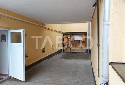 Casa si curte pretabila pentru 2 familii 980 mp teren liber Cisnadie - 30