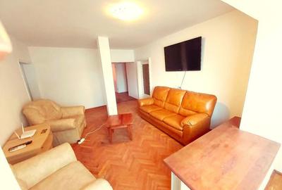 Apartament cu 4 camere decomandat, mobilat în P-ța Unirii