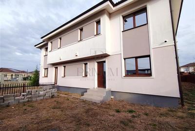 Duplex cu 5 camere în Moșnița Nouă