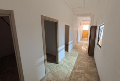 Vilă spațioasă cu 12 camere, teren generos și multiple facilități - 18