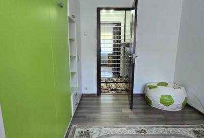 Micro  3 Târgoviște,  vânzare apartament 3camere, Etaj 1 - 21