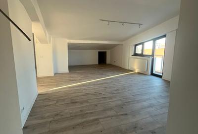 Apartament cu 3 camere semidecomandat în Calea Călărașilor