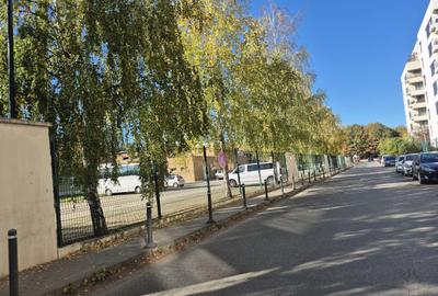 Apartament cu 4 camere, mobilat în Iancu Nicolae