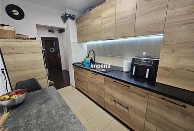 Apartament cu 2 camere semidecomandat, mobilat în Podu Roș