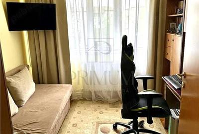 Apartament cu 3 camere decomandat în Dâmbovița