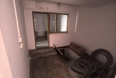 Casă situată Ultracentral având destinația de spatiu comercial cu 3 accese - 4