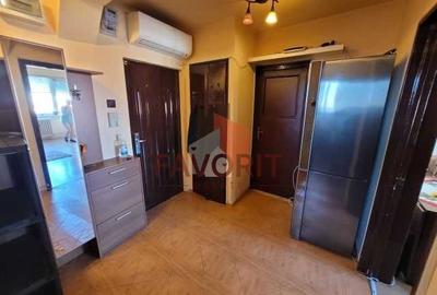 Etaj intermediar. Disponibil imediat . Zona excelenta - 3