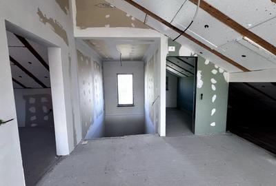 Vanzare casa P+M in Sendreni( in spatele Primariei), pret 99 000 euro - 11