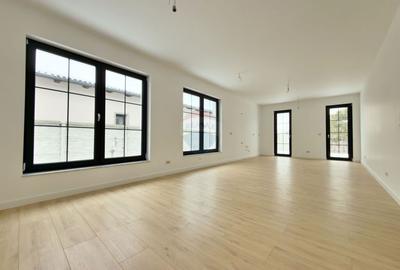 Vilă cu 4 camere de vânzare în Via Carmina - 1