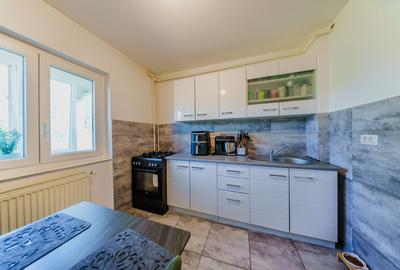 Apartament 2 camere, zona 300, decomandat, etaj 1 - 7