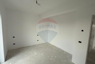 Casă / Vilă cu 4 camere Strada Vrancei - 9