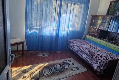 Apartament cu 3 camere semidecomandat în Sud-Vest